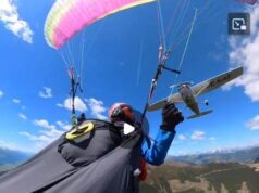 Kleinflugzeug kollidiert mit Gleitschirm – Paragleiterin filmt Unfall