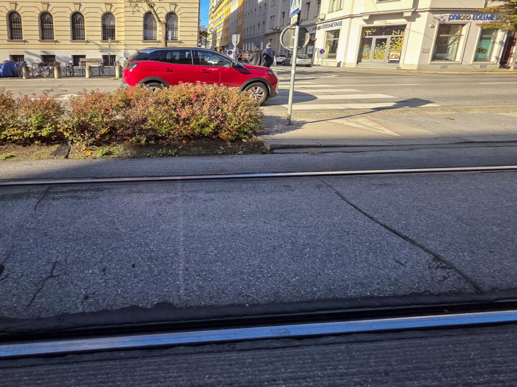 Auto Straßenbahngleise