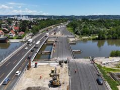 A2 bei Graz: 5.000 Tonnen schwere Murbrücke verschoben Autobahnbrücke über Mur verschoben