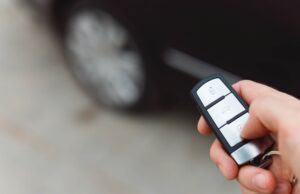 Mit Störsender unterwegs: Frau stahl Bargeld aus sieben Autos Auto Fernbedienung