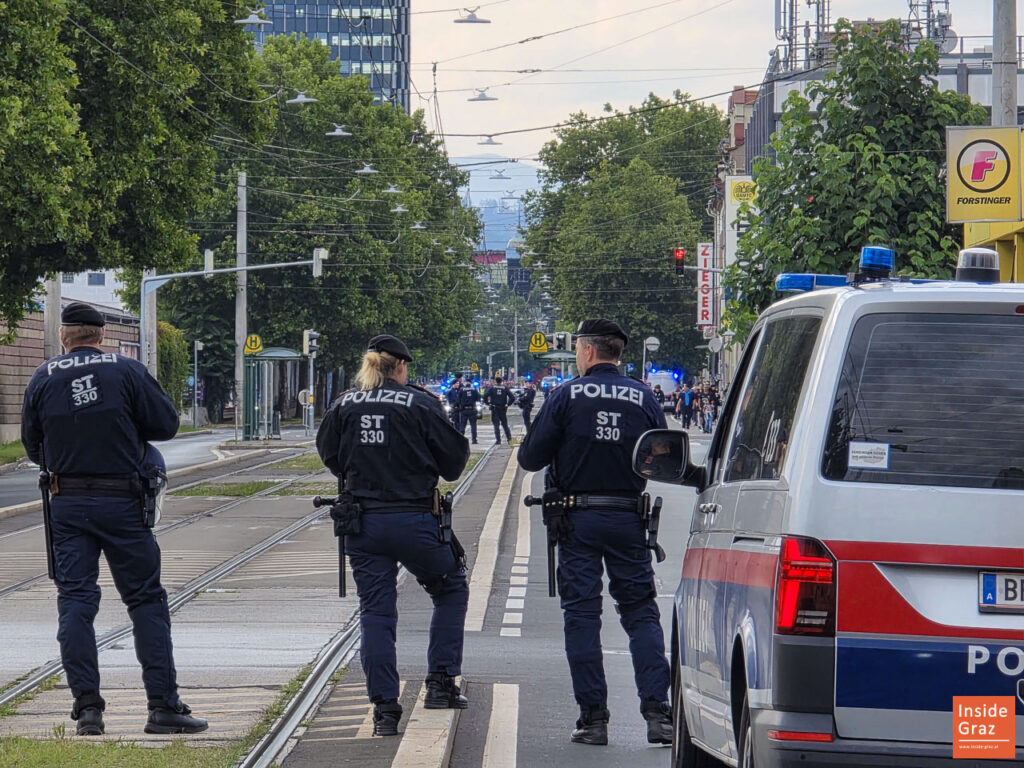 Heart Fanmarsch Polizei Graz
