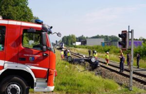 Pkw von Zug erfasst: 71-Jährige stirbt an Bahnübergang Bahnübergang Unfall Premstätten