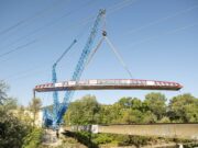 Brückenhub in Graz: Neuer Pongratz-Moore-Steg schwebt über die Mur Einheben Pongratz Moore Steg