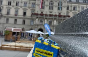 54 Mini-FRAKTAs in Graz: IKEA startet Suche mit Gewinnen IKEA Frakta Hunt