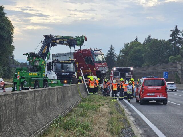 Unfall LKW Mittelwand Unfall LKW Mittelwand