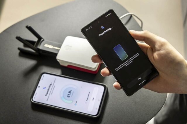 Daten zwischen Smartphones übertragen Daten zwischen Smartphones übertragen