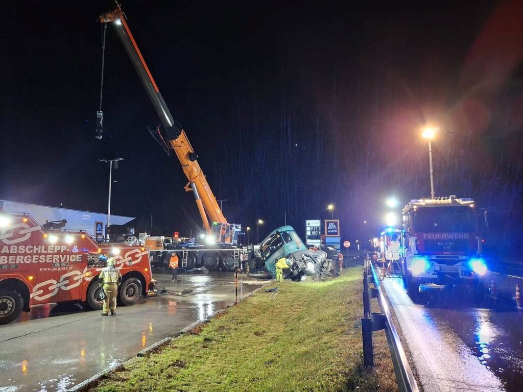 LKW Unfall B320 Schladming